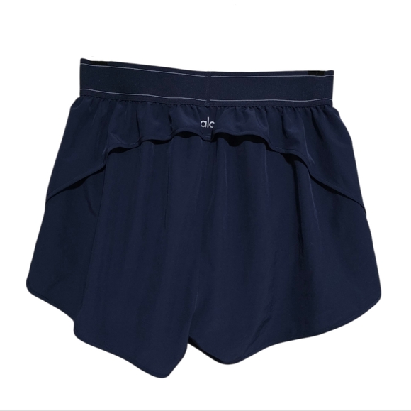 Alo Match Point Short in Navy Size Medium - Picture 2 of 5